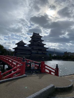 朝の松本城🏯散策。
帰宅ルートに草津温泉♨️を入れて、湯畑と豊富なｴﾒﾗﾙ...