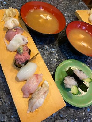 金沢到着。すぐに近江市場でS君目的の白海老🍤のどぐろ🐟のお寿司を堪能😋次に...