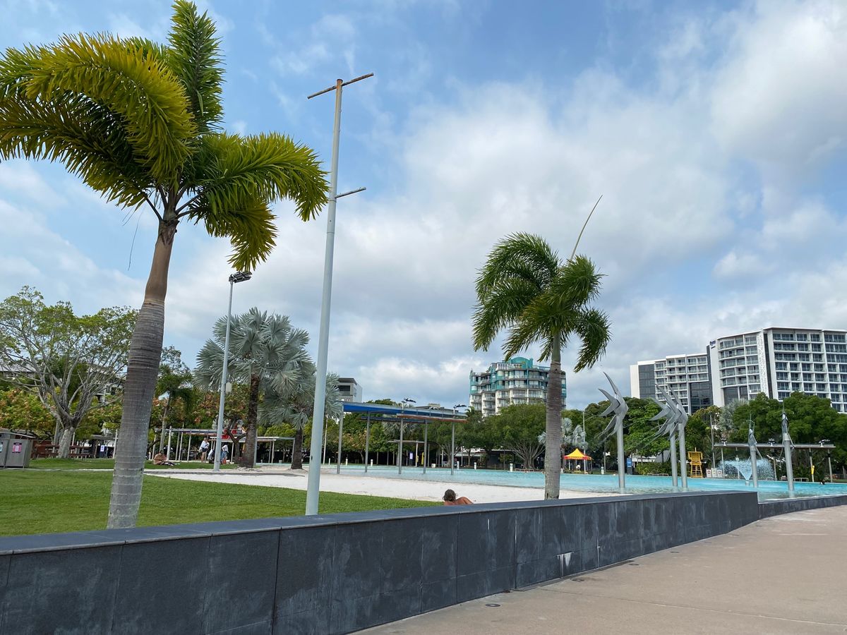 早朝に到着したため、1日目はのんびりと。
ケアンズの街並みを見ながらお散歩...