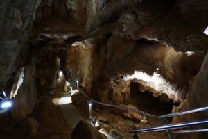 チラゴーでは洞窟ツアーに参加。
ガイドさんの説明（英語）が全く理解できず…...