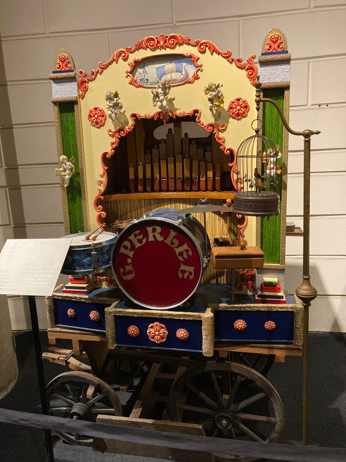 那須オルゴール美術館。実演もあります。様々な楽器が鳴るオルゴールは、音量も...