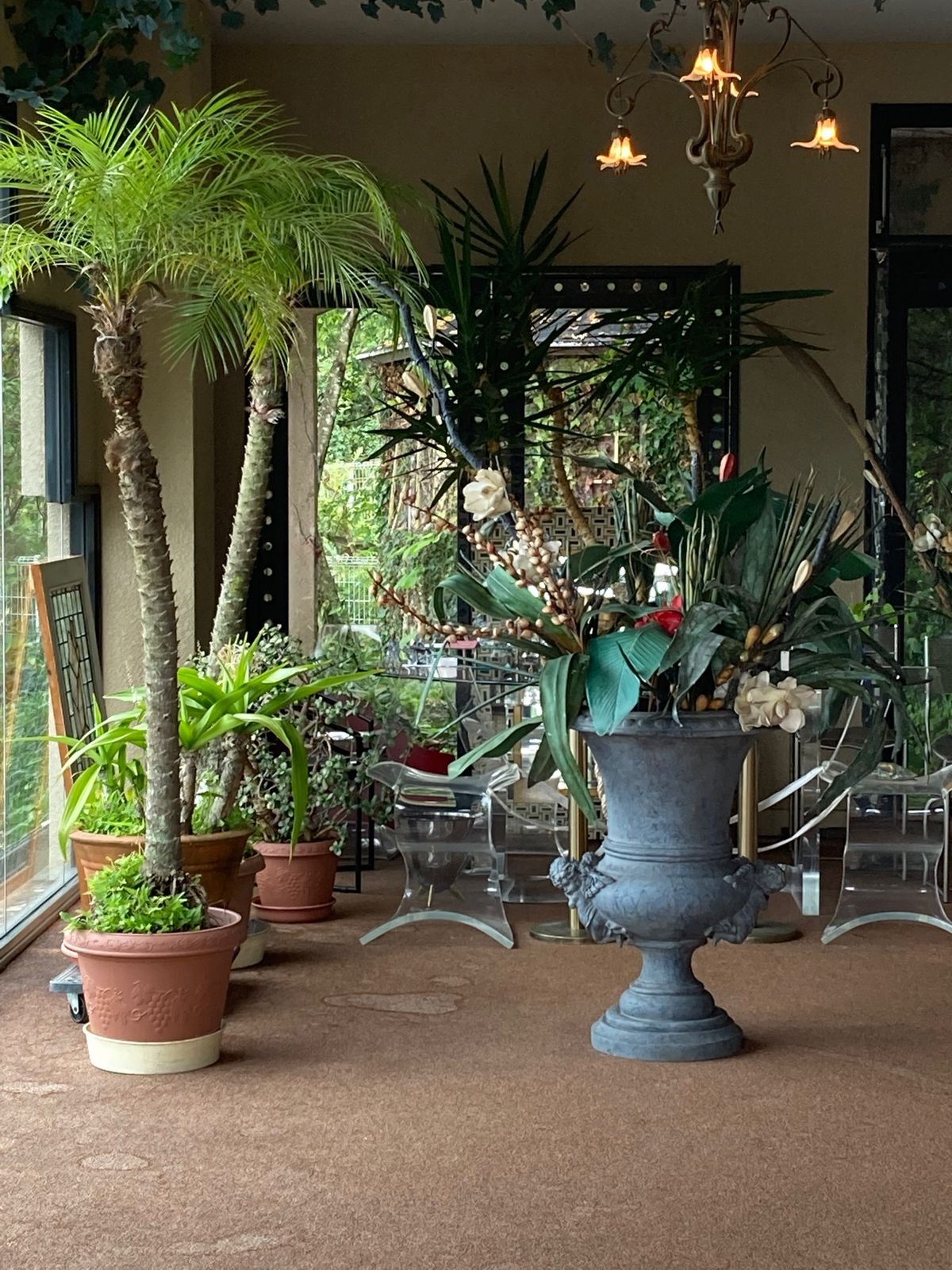 エミール・ガレ美術館。館内は撮影禁止なので、写真の工芸品は《ガレ風》のお土...