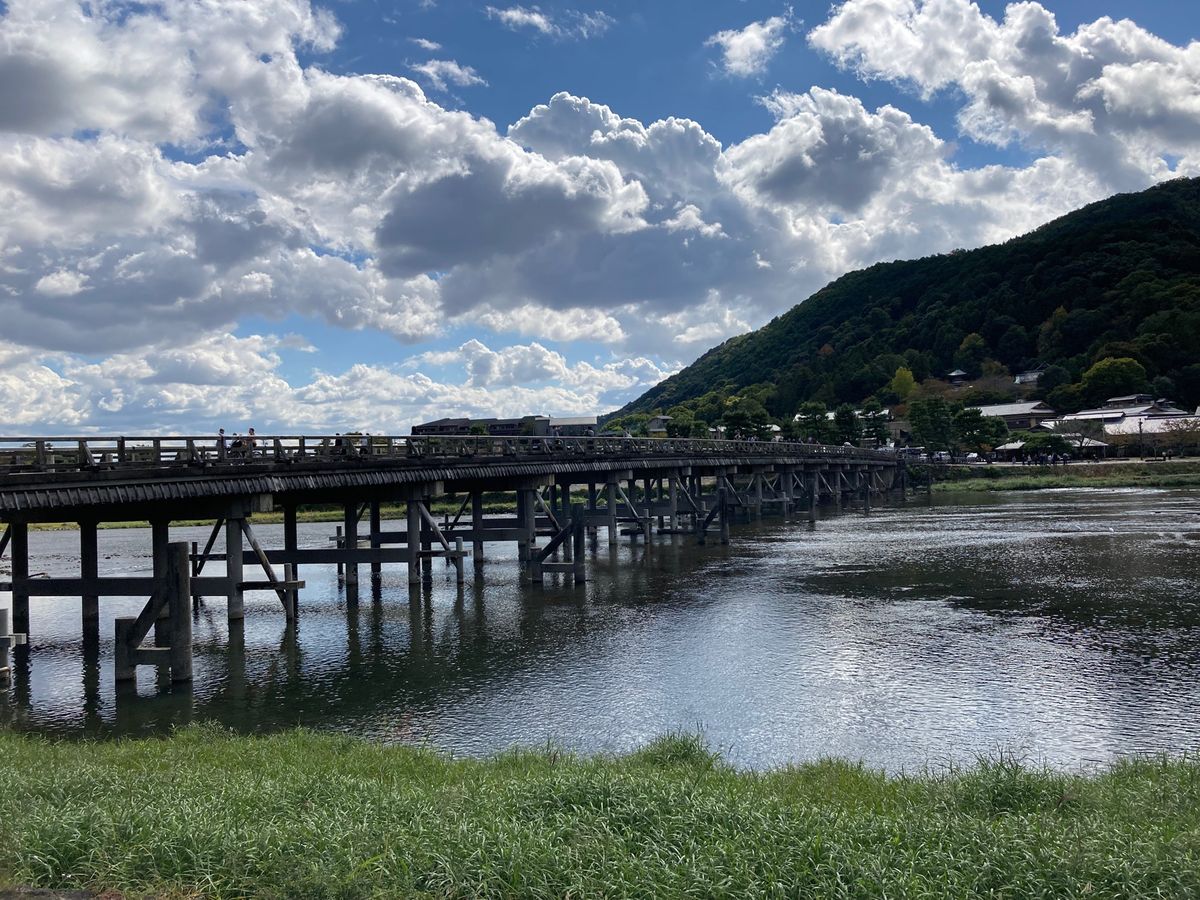 嵯峨野・嵐山へ。
前に来た時は、大雨の後で川も濁りまくっていたんですが、今...
