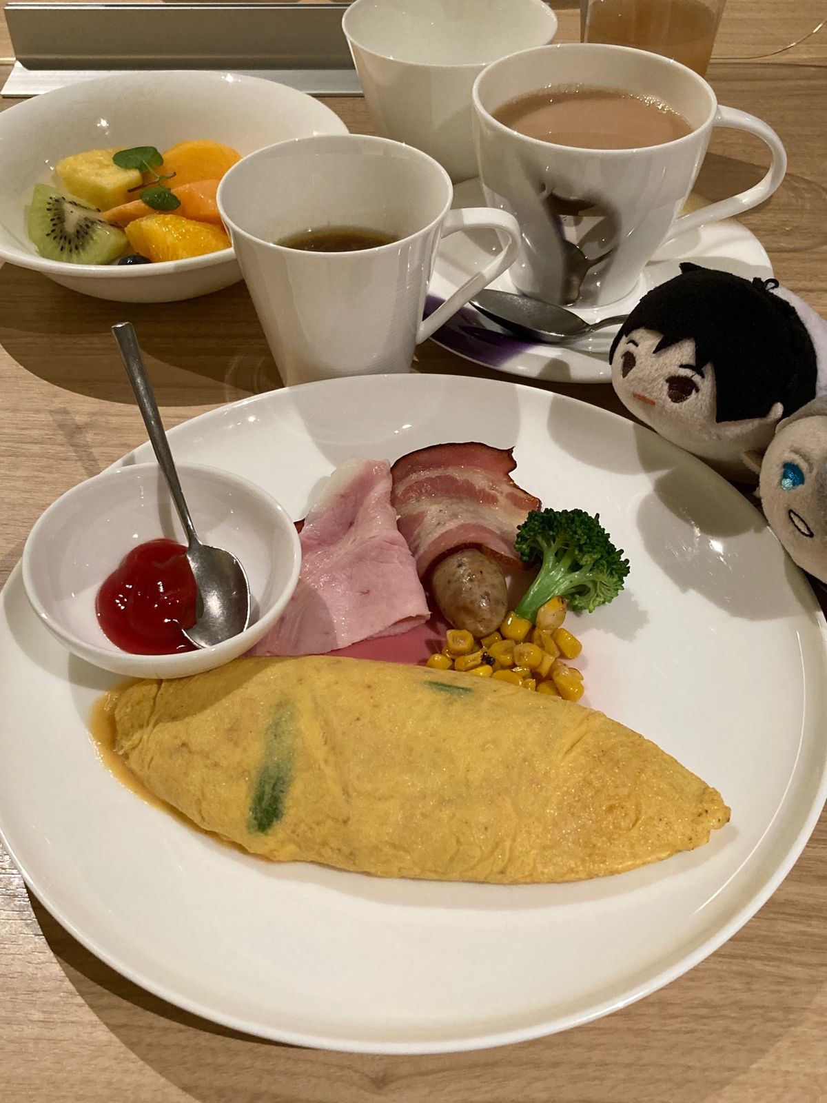 朝食はバイキングではなく、コースメニューみたいな感じ。
この後、湯豆腐食べ...