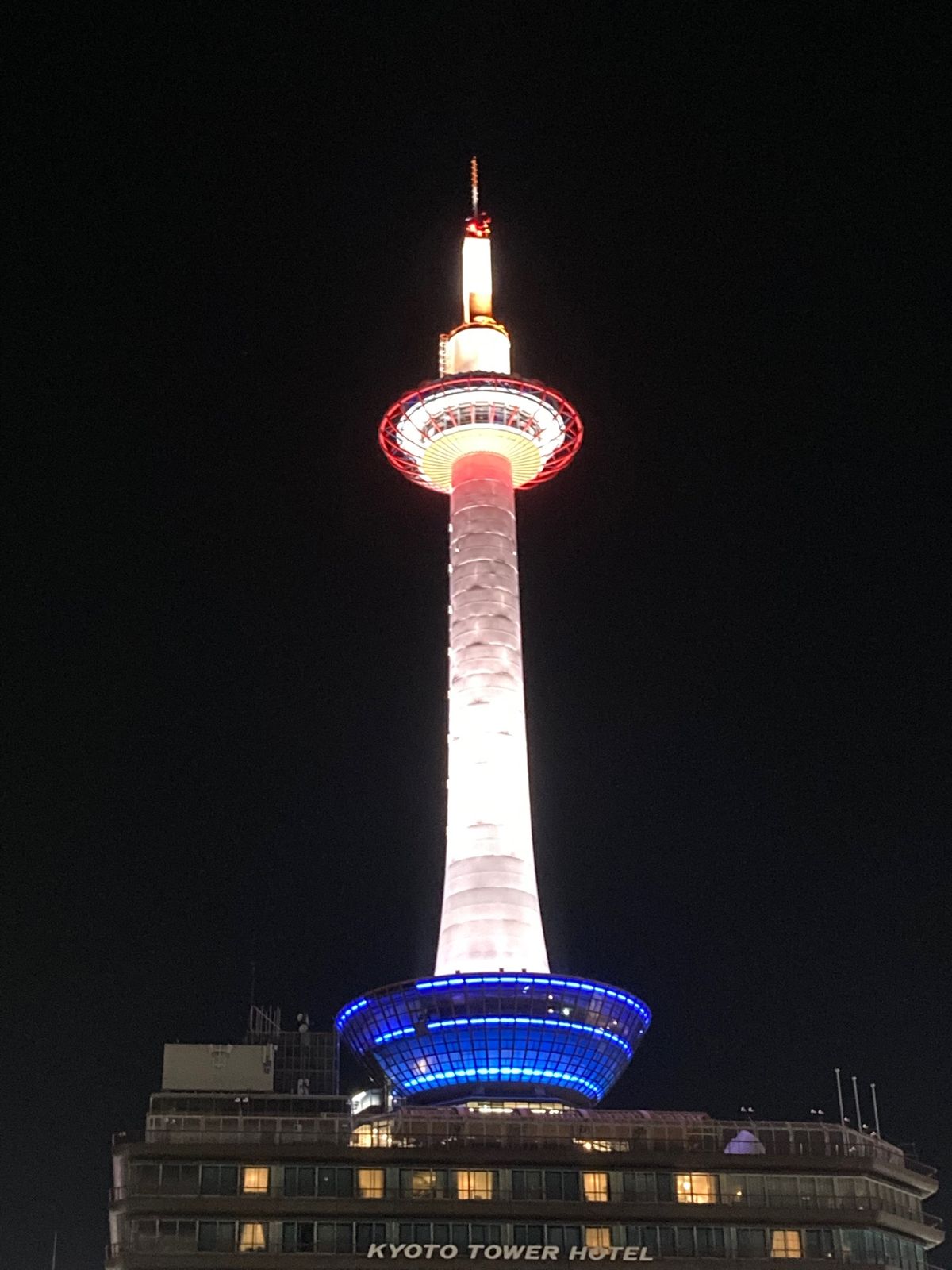 普通なら新幹線🚄で行くところだけど、マイル貯めたいので飛行機✈️で伊丹空港...
