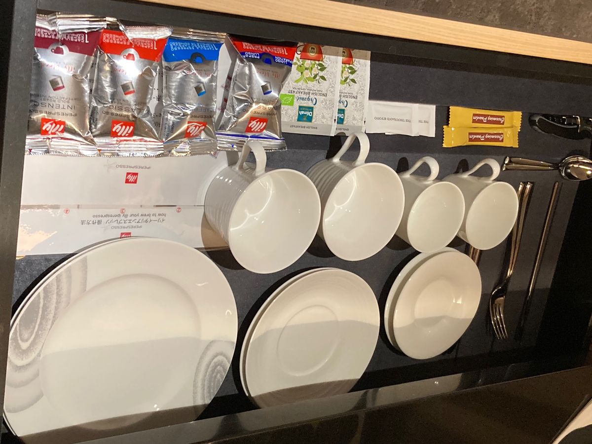 今回、友人のおかげで贅沢ホテルに泊まらせてもらいました。
THE THOU...