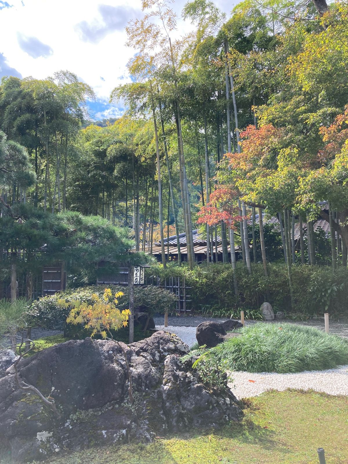 この日のメインイベント。《湯豆腐嵯峨野》さんにやって来ました。
こんな名店...