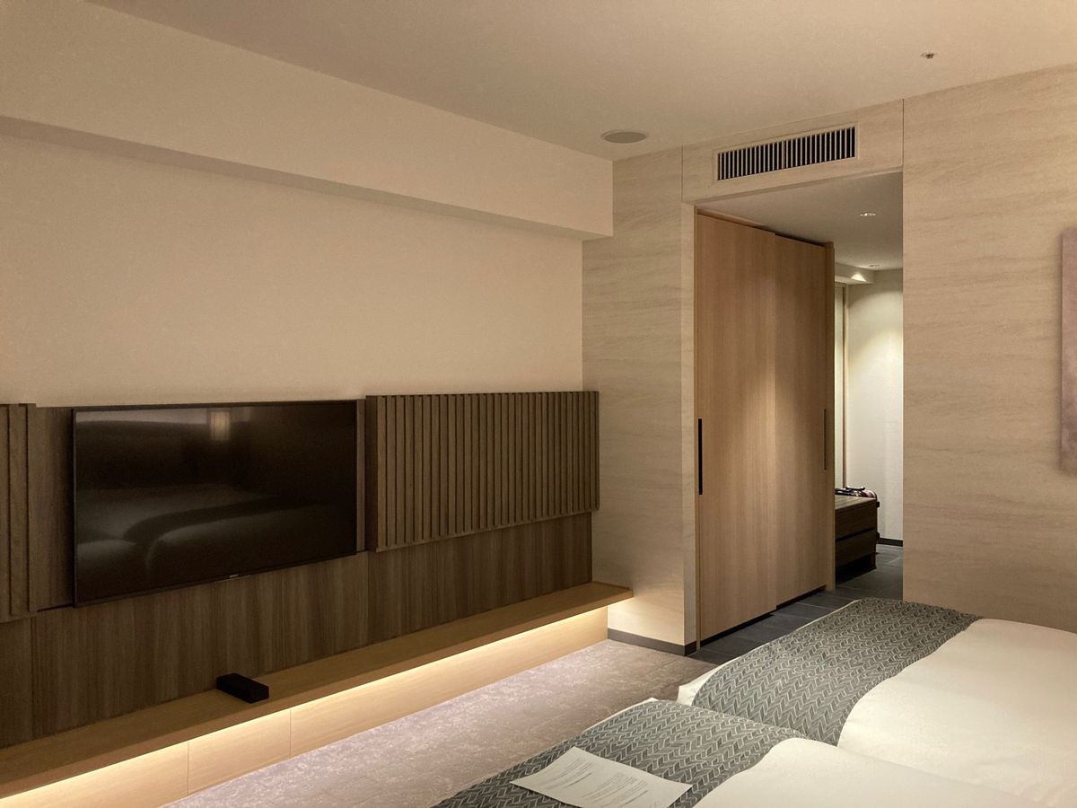 今回、友人のおかげで贅沢ホテルに泊まらせてもらいました。
THE THOU...