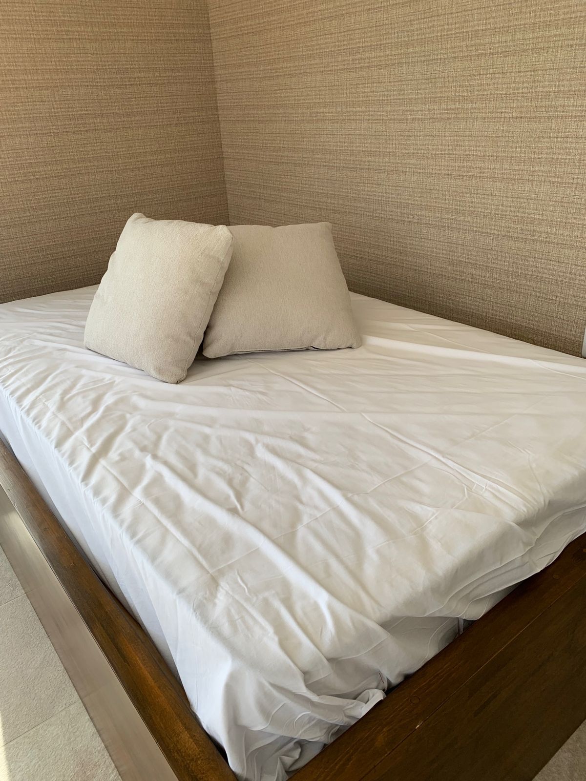 今回の宿。
ヴィラタイプでいう事なし❣️DAYBEDがあったりして、夕ごは...
