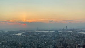 大阪Marriott都ホテル宿泊。
吉本鑑賞し、Marriottからの夕景...