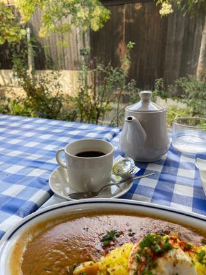 Cafe Gewaのカレーときのこトースト
コーヒーは出涸らしで薄めながら...