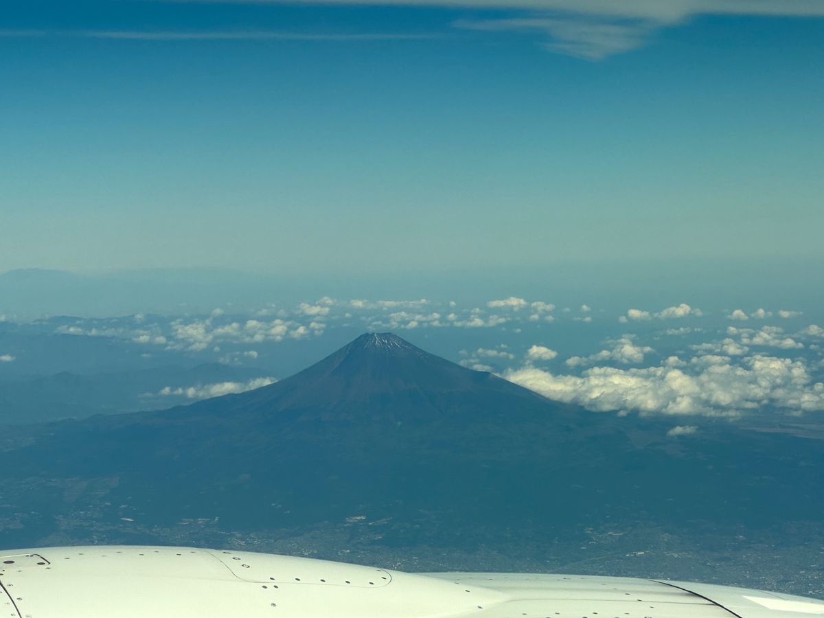 ドリンクのカップは鬼滅の刃
富士山が近づいてくるワクワク
羽田国際空港第二...
