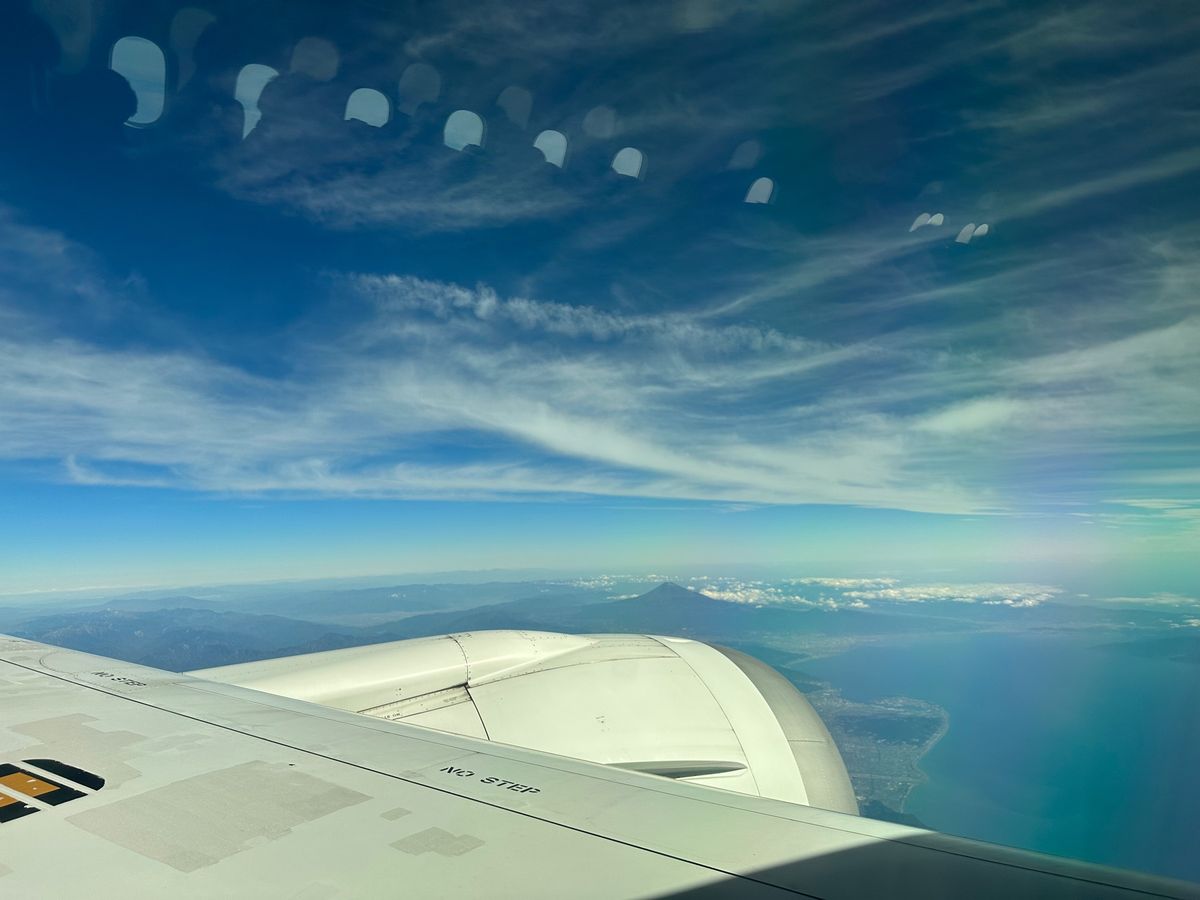 ドリンクのカップは鬼滅の刃
富士山が近づいてくるワクワク
羽田国際空港第二...