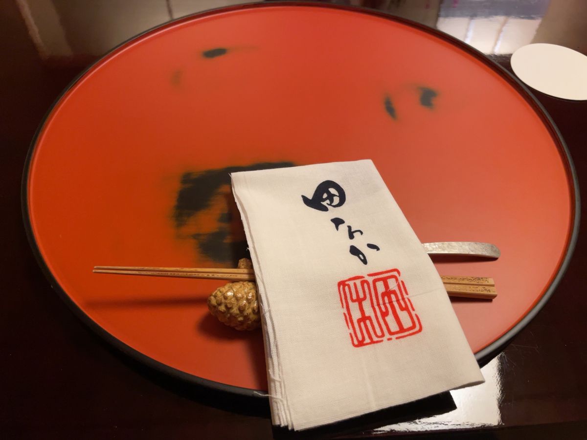 この日は松山市内のビジホに宿泊。なので夜は松山の街中へ。ミシュラン星獲得の...