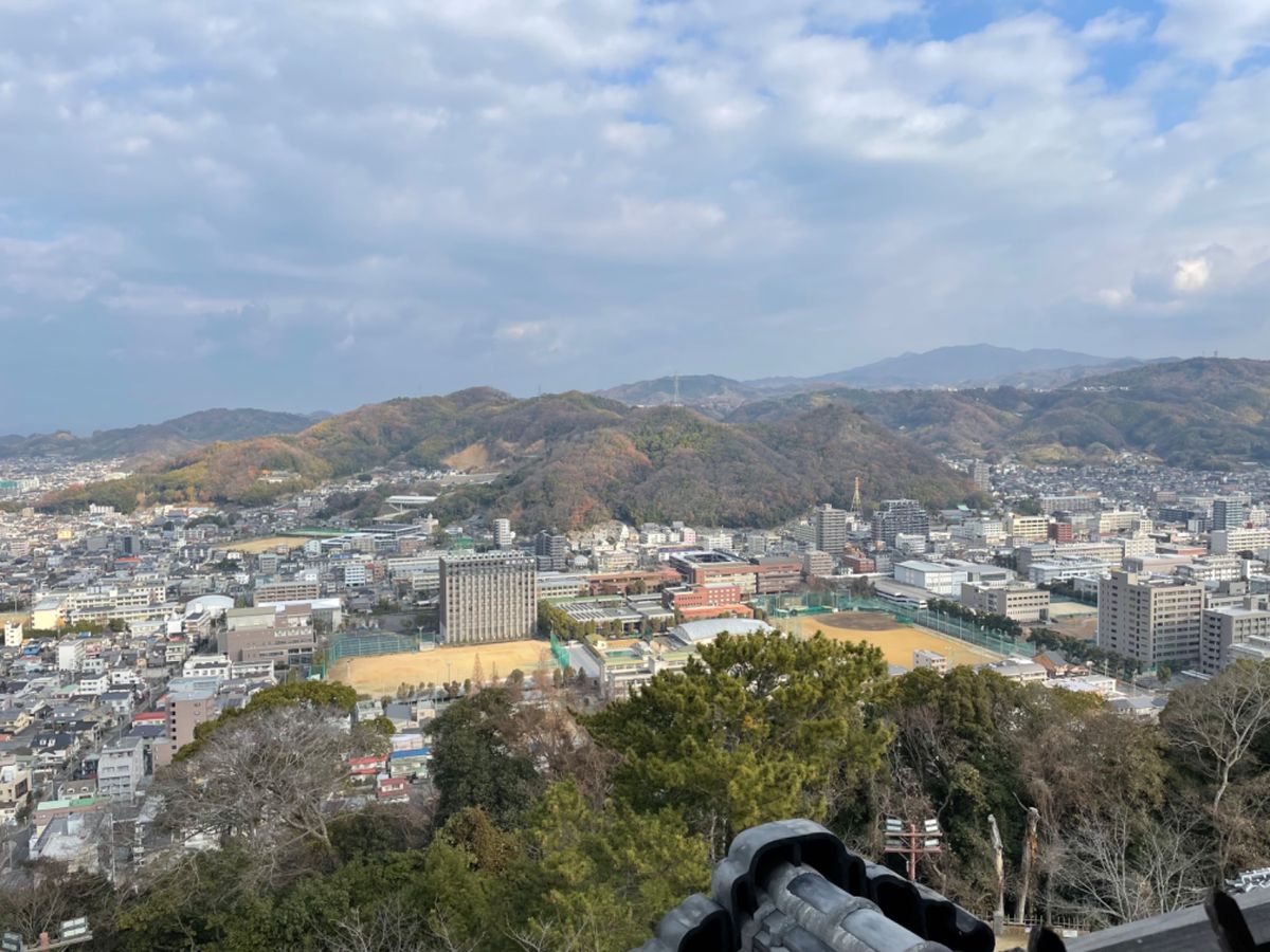 旅行最終日は松山城へ。現存12天守の一つですが、天守以外にも当時の建造物が...