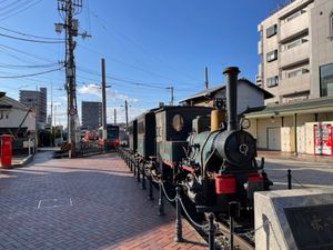 道後温泉の街中を散策。駅前のからくり時計もみました。道後温泉本館は温泉に入...