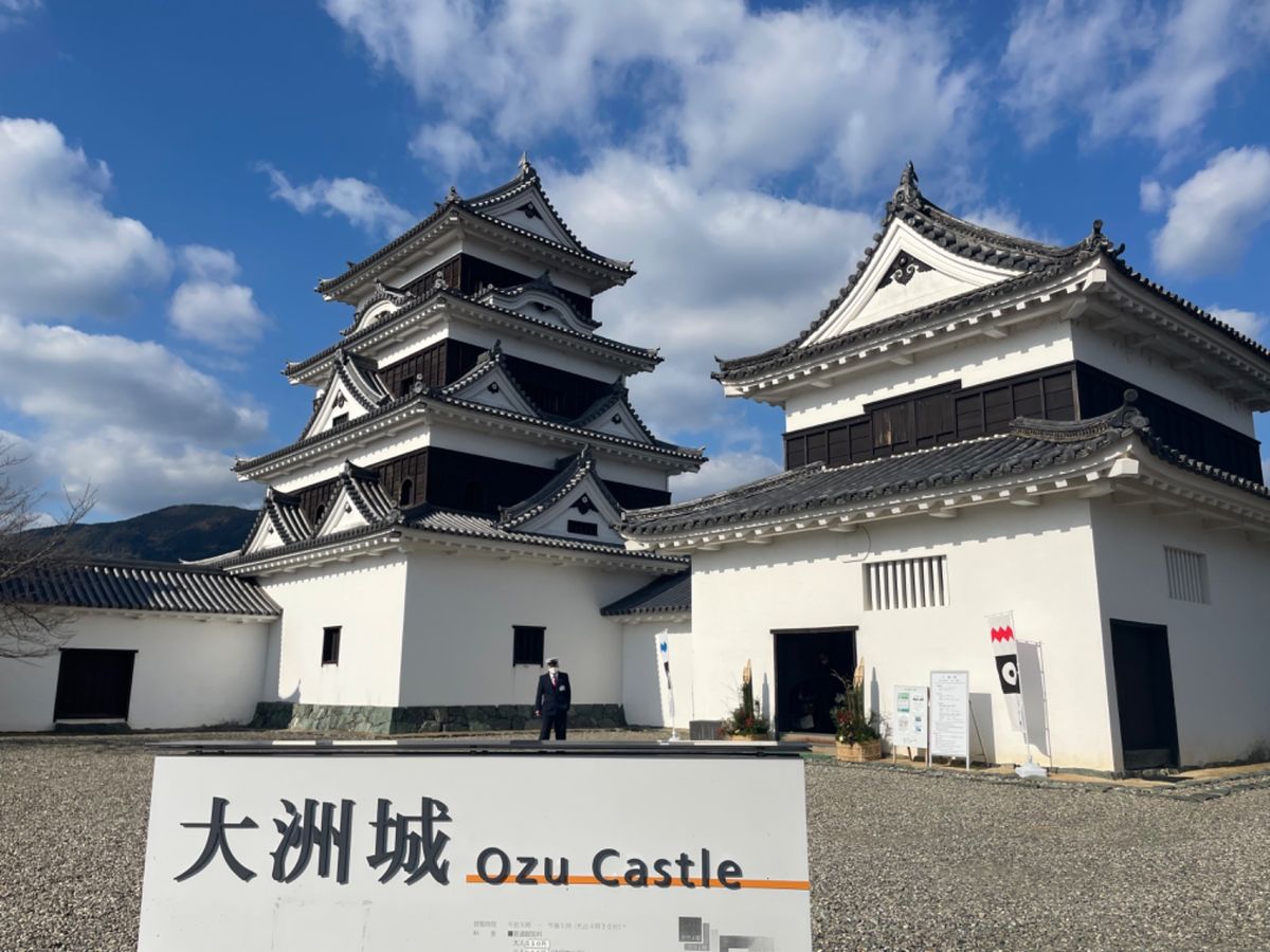 大洲城。天守が再建されたのは比較的新しく、平成になってから。