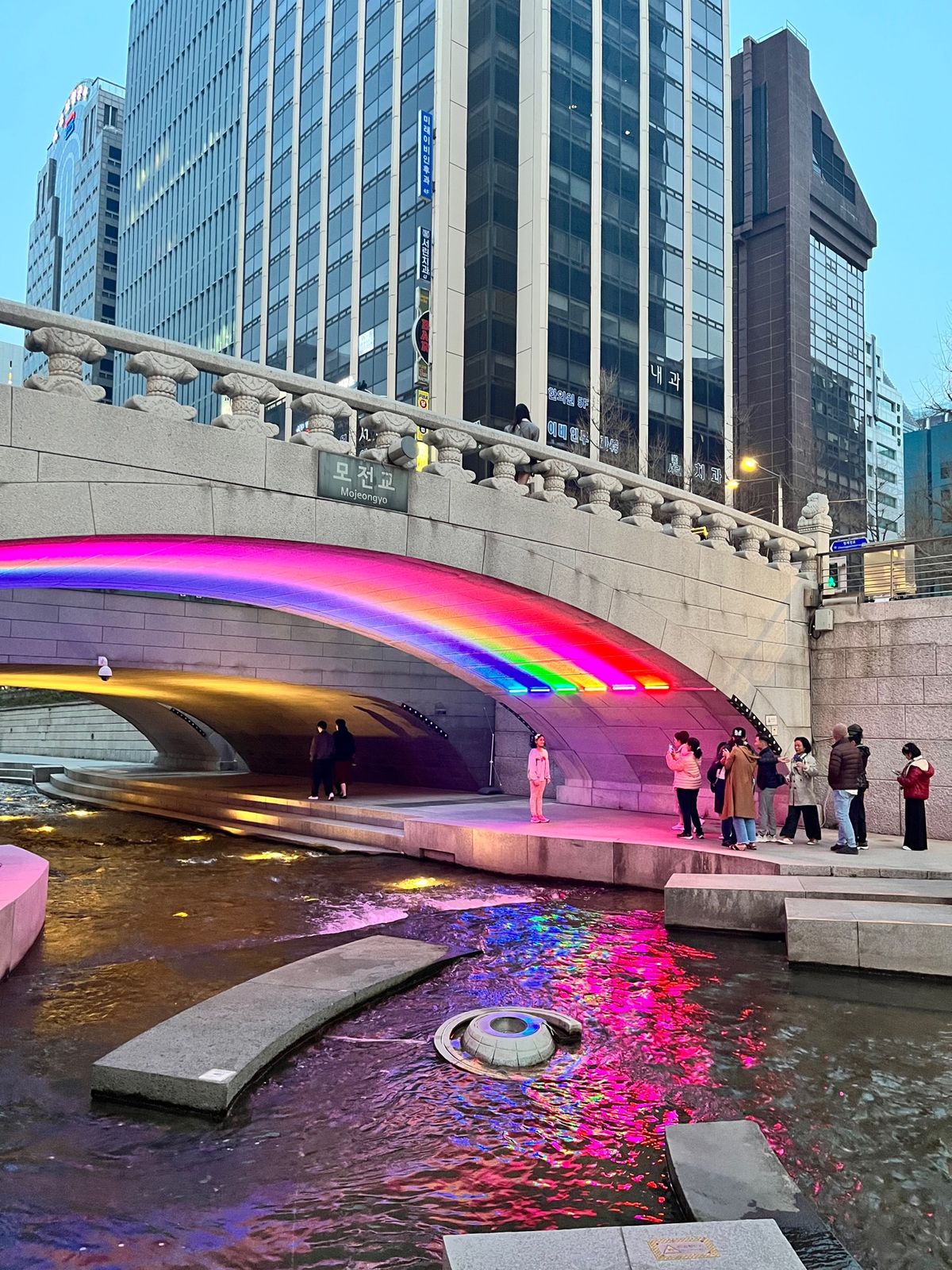 ウェスティン朝鮮ホテル
桜もチラホラ