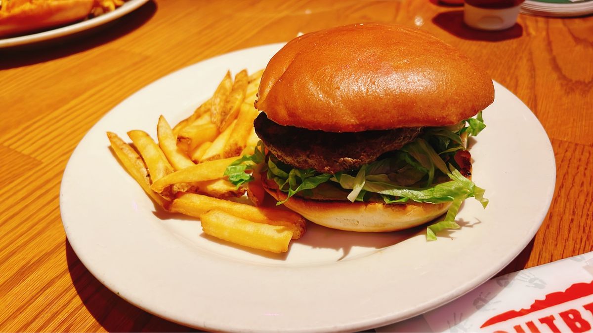 アウトバックのハンバーガー美味しかった♡
エビのBBQが何味かわからんけど...