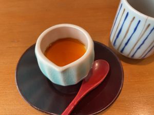 ランチは好きなお店の一つ和食のとまやまさんへ。しらすとネギトロの二色丼が美...