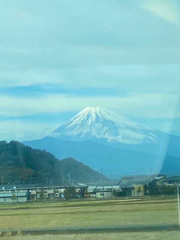 日本・静岡県伊豆市「🚅大人の修学旅行🚊❷」の写真：車窓の富士山🗻
伊豆箱根鉄道🚃修善寺駅。...