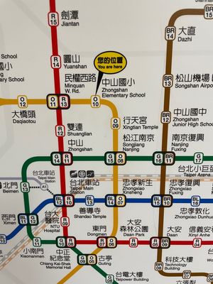 昼食後はロケハンしながら電気街へ。光華数位新天地はリニューアルしたそうです...