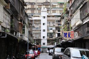 まだまだ歩きます。空港方面に向かって北上していくと何とも良い街並み。まず日...