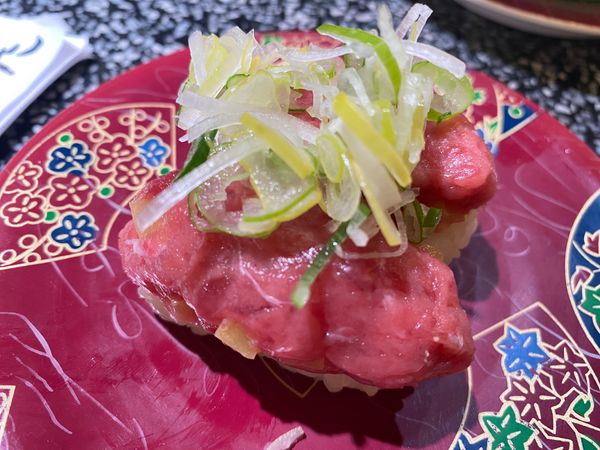 日本・北海道「すでに雪景色！12月の北海道」の写真：着いたらまずお寿司ビール。
もうルーティーン。