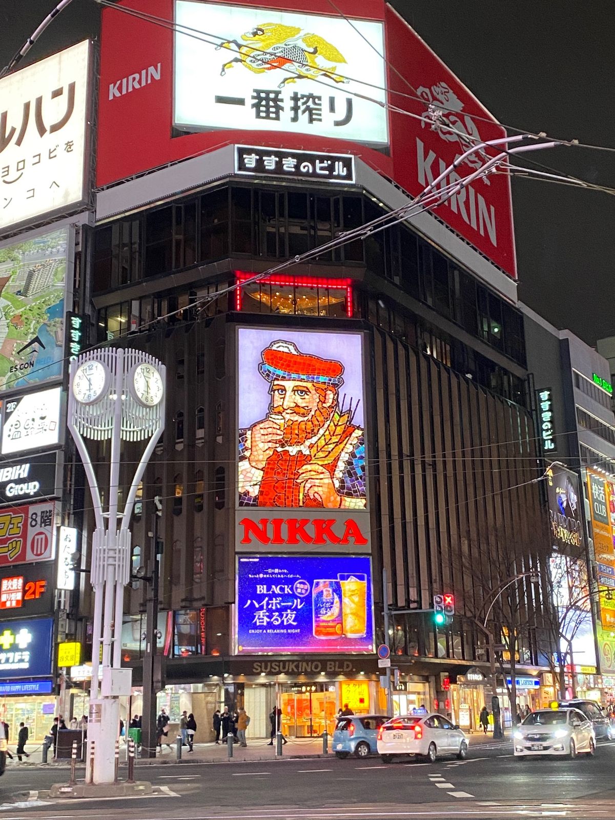 ヒゲのおじさんにご挨拶してからジンギスカンビール。
鹿肉も美味しい。