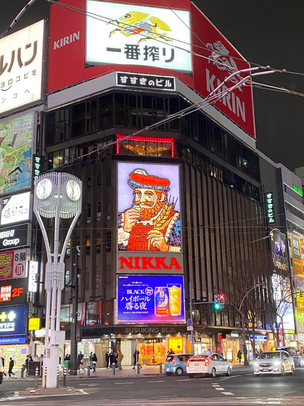 日本・北海道「すでに雪景色！12月の北海道」の写真：ヒゲのおじさんにご挨拶してからジンギスカ...