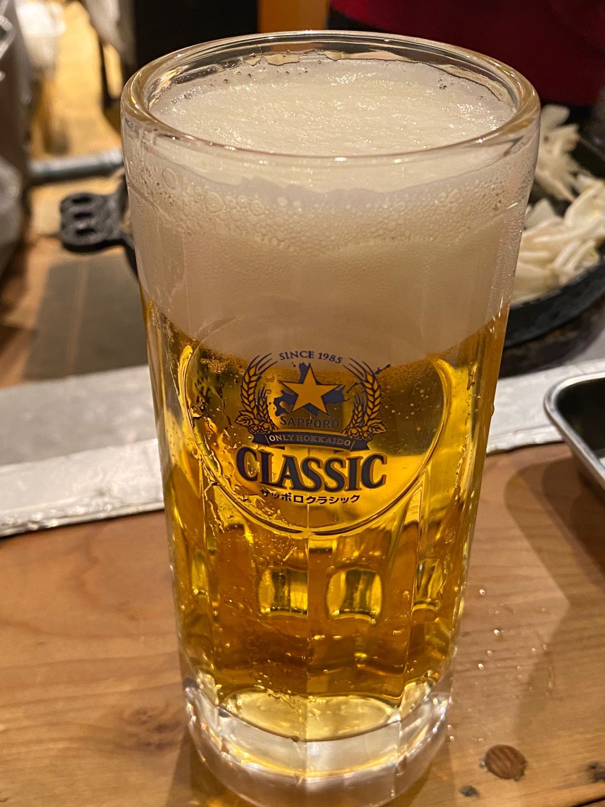 ヒゲのおじさんにご挨拶してからジンギスカンビール。
鹿肉も美味しい。