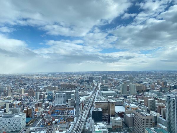 日本・北海道「すでに雪景色！12月の北海道」の写真：札幌駅の真上にあるJRタワー展望室からの...