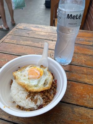 バンコクで食べたタイ料理🇹🇭
シーフードトムヤムライス、ガパオライス、ココ...