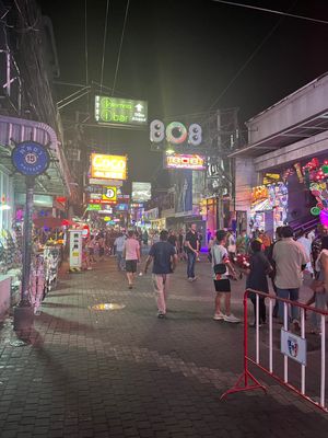 ６年ぶりのタイ初日🇹🇭
遅めのチェックインの為、夜の散策のみ🙂