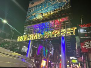 ６年ぶりのタイ初日🇹🇭
遅めのチェックインの為、夜の散策のみ🙂
