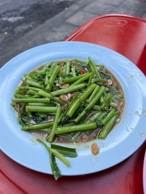 バンコクで食べたタイ料理🇹🇭
シーフードトムヤムライス、ガパオライス、ココ...