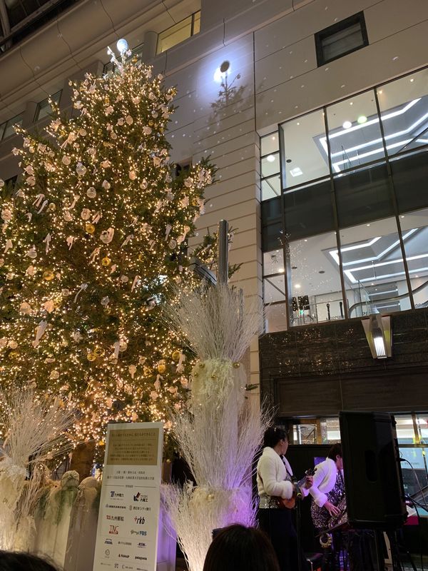日本・九州「福岡-博多-」の写真：博多駅前のクリスマスマーケットは
小さい...