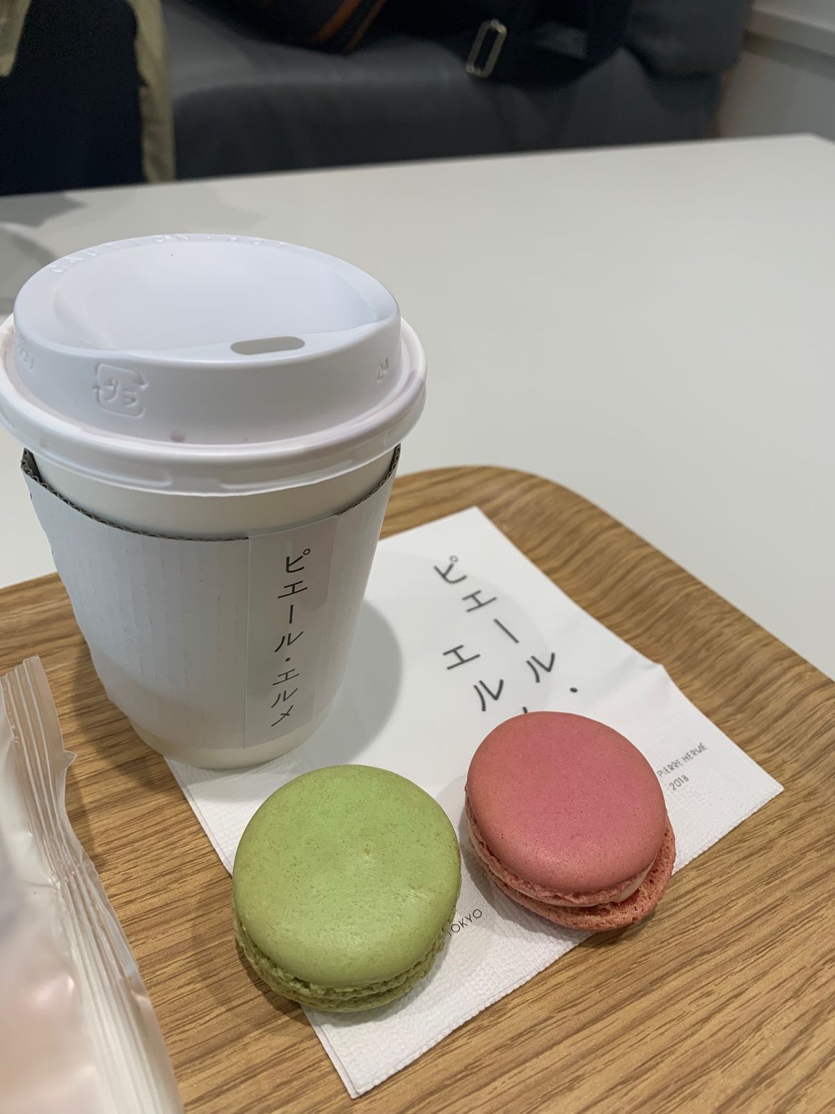 博多駅前のクリスマスマーケットは
小さいのに人が多くて、すこし動きにくかっ...