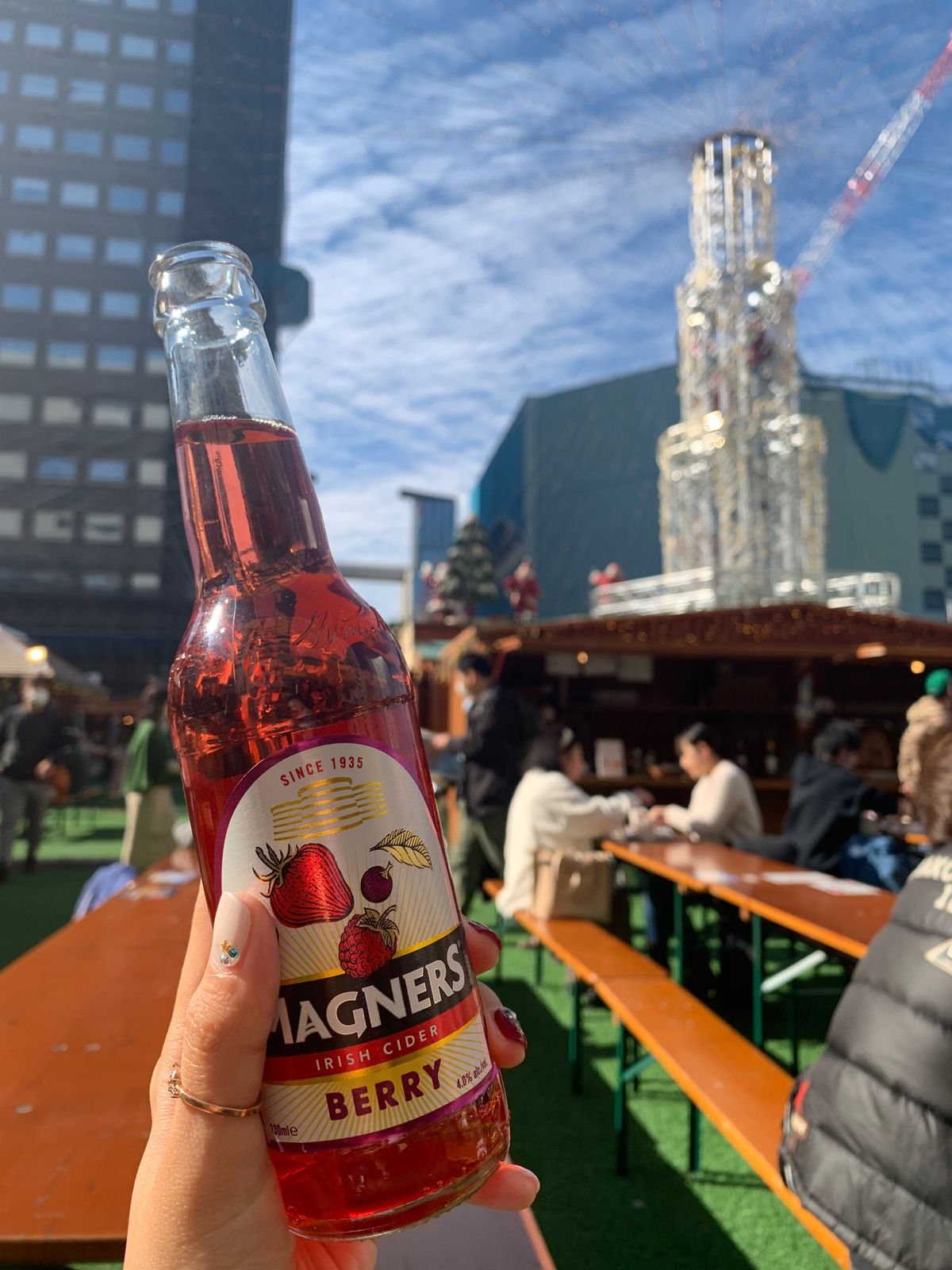 日中のクリスマスマーケットは
夜に比べて人も多くなくて
飲み食いに適してたー