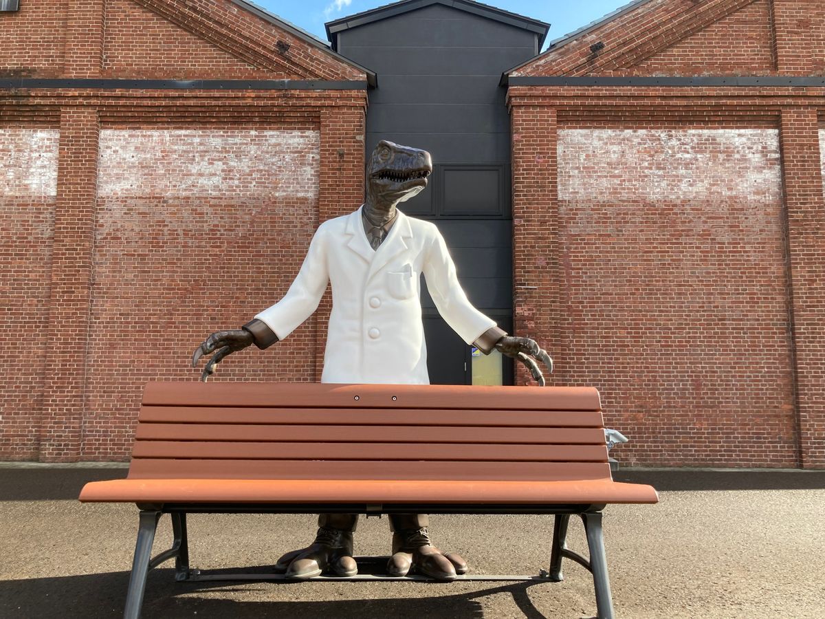 赤レンガ倉庫へ
昔の汽車恐竜博士にも会えました