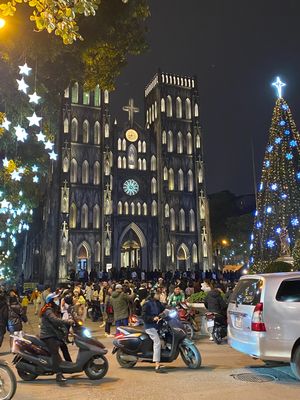 タンロン遺跡、ハノイ大教会、ホーチミン廟など🛵