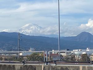 小田原厚木道路の小田原P.A.にて富士山見えてテンション上がる😆