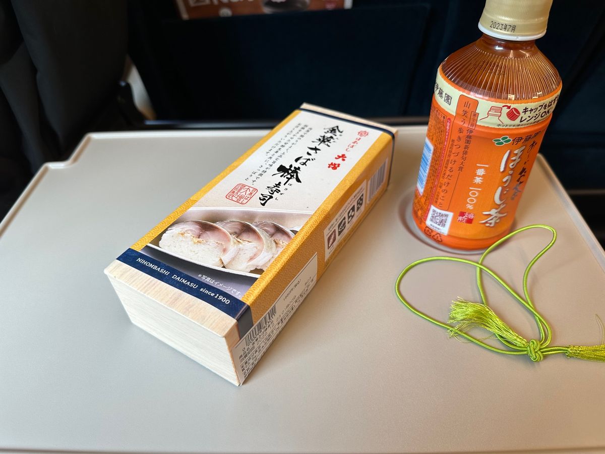 ふー、ギリ間に合った。
昼飯を食べながら軽井沢は向かいまーす！