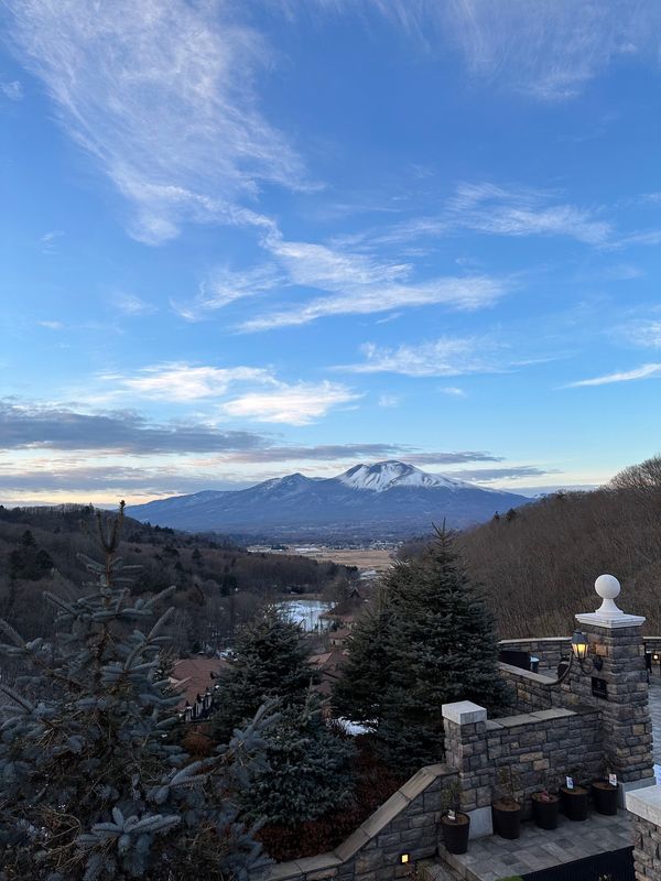 日本・軽井沢「冬の軽井沢の星空」の写真：ルグラン軽井沢に到着！夕日を浴びる浅間山...