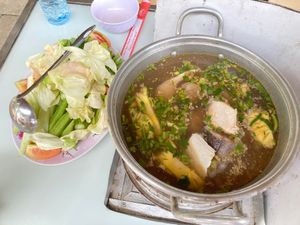 Bãi biển Ba Động(バードンビーチ)。メコンの水が流れ込むた...