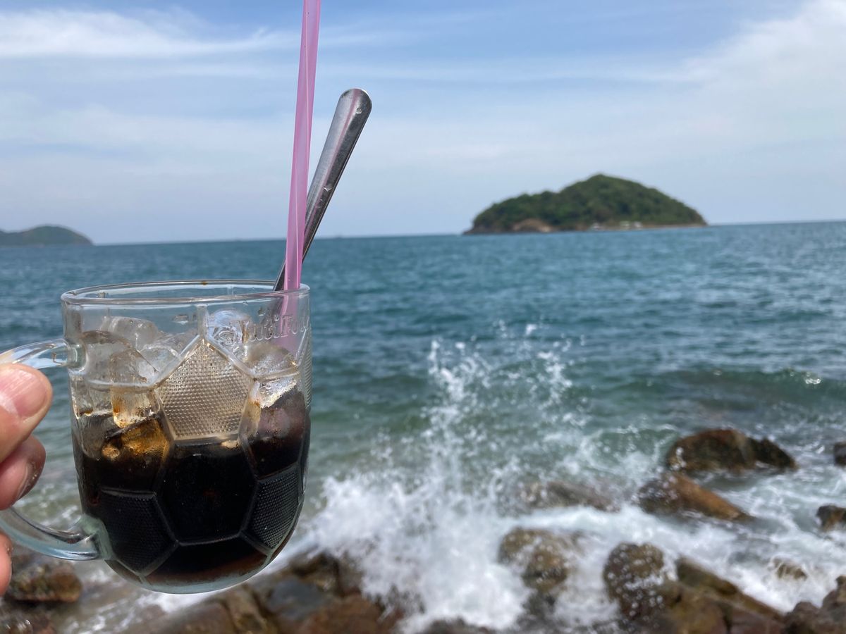 道の途中でカフェを発見。ここはベトナム人観光客もほとんど来なそうな地元民御...