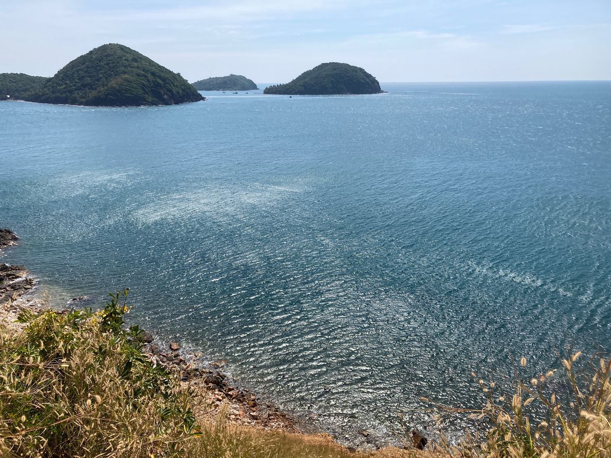 港から1.3キロのゲストハウスまでゲストハウスのバイク(カブ式のマニュアル...