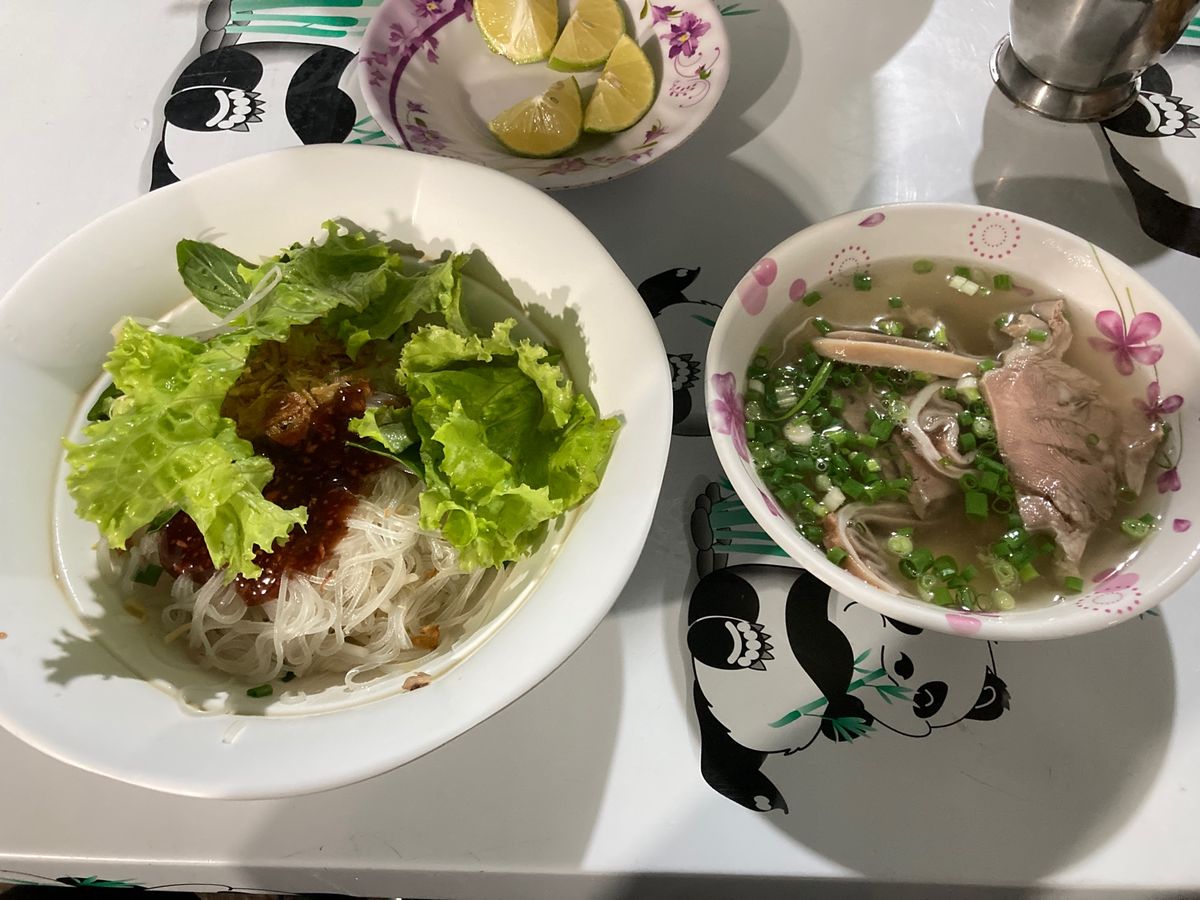 約16時間かかって現地時間の23時30分、どうにか当日中にラックザーのホテ...