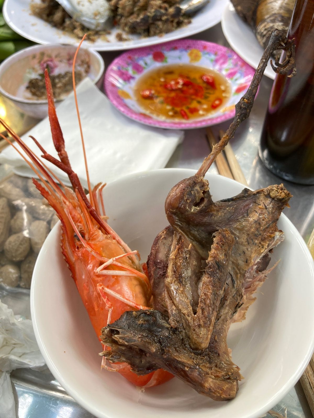 友達に誘われ、マンゴー林で飲み会。青マンゴーにヌックマム砂糖(nước m...