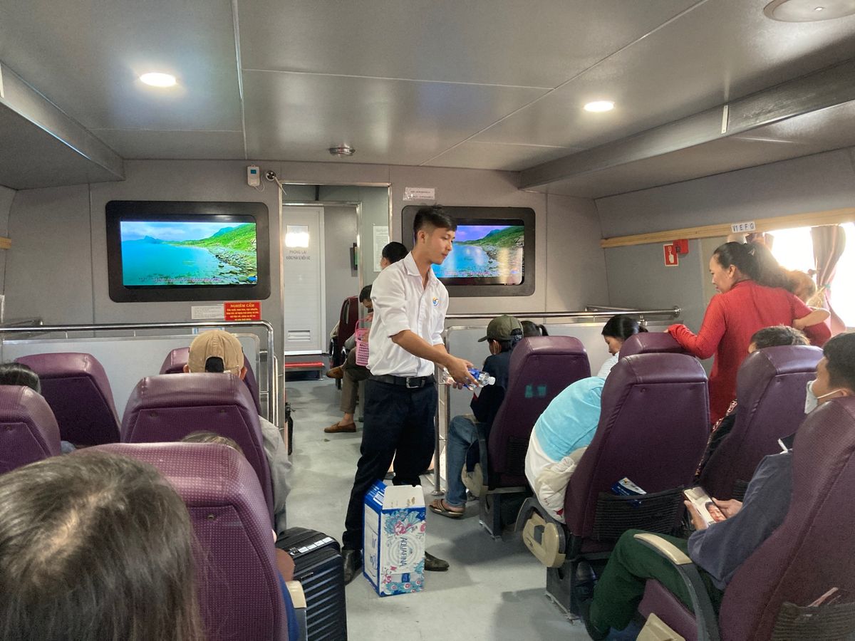 2日目、ラックザー港cảng Rạch Giáから高速船スーパードンtàu...